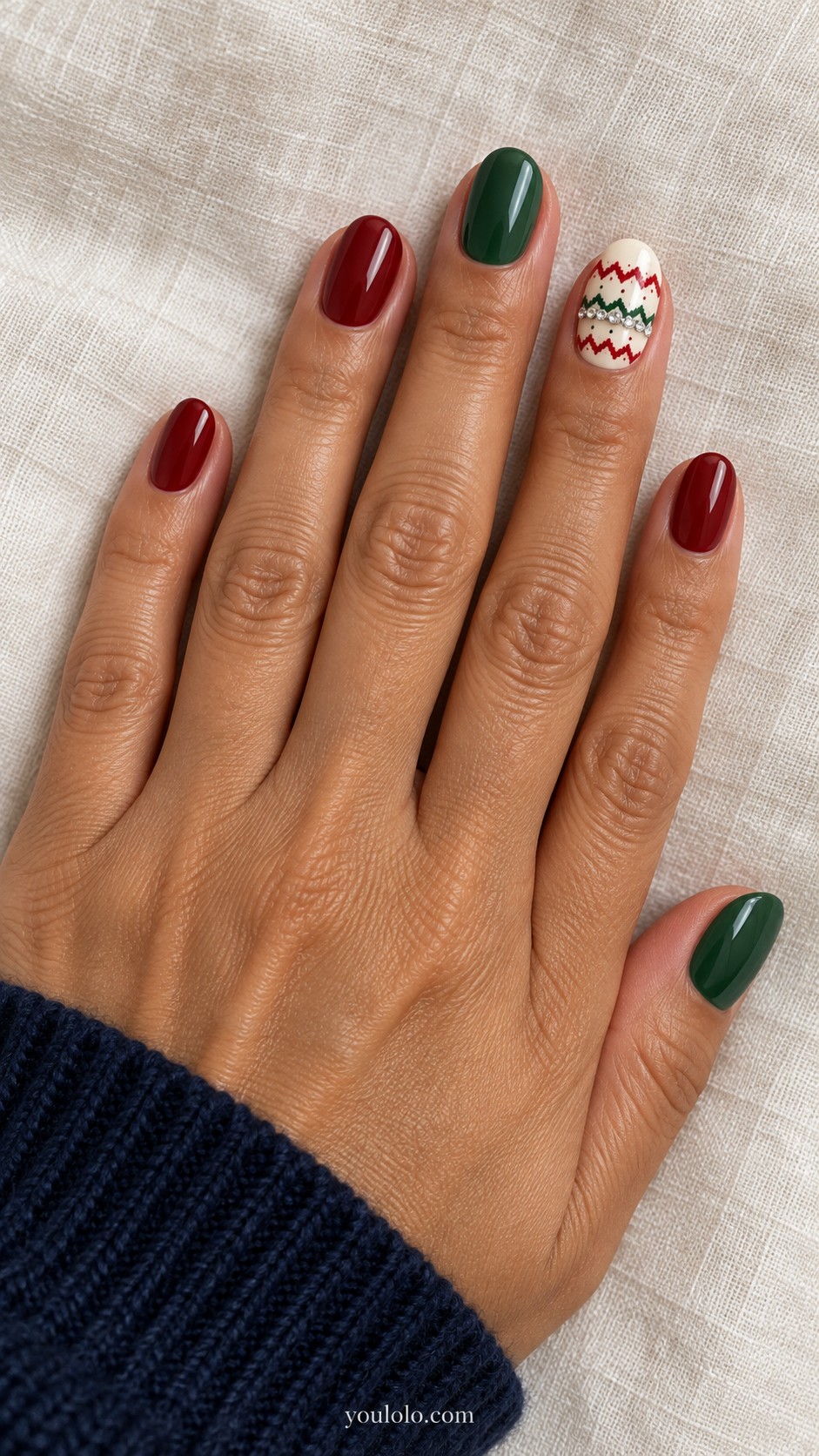 Christmas nails — Red and Green Sweater Pattern