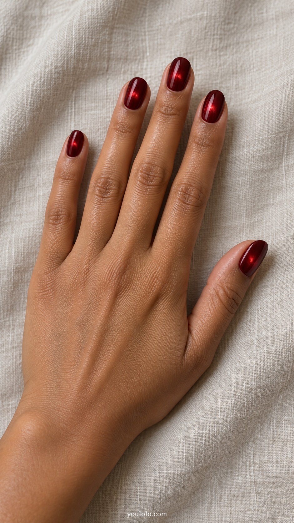 Short oval nails dark ruby red magnetic gel with soft concentrated luminous red central highlight on each nail