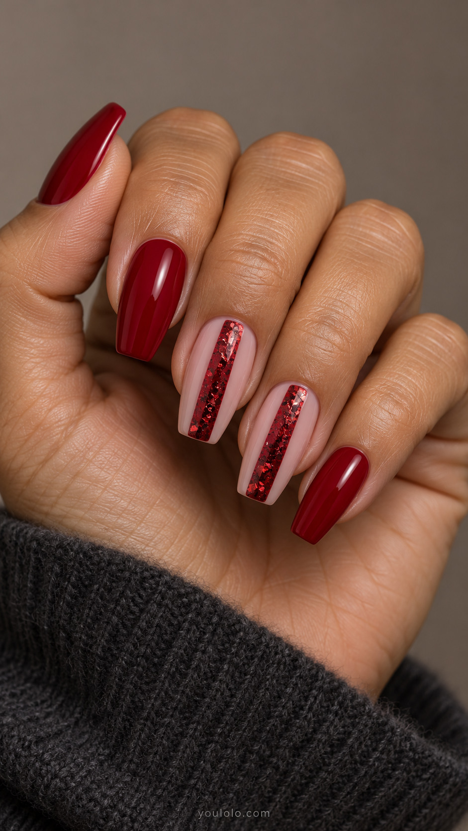 Red coffin nails and nude accents with central red flake panels