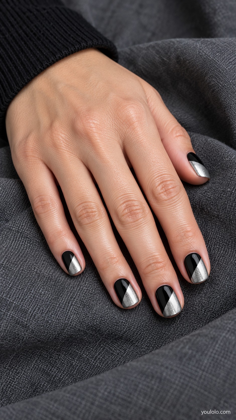 New Year nails — A Black-and-Silver Split