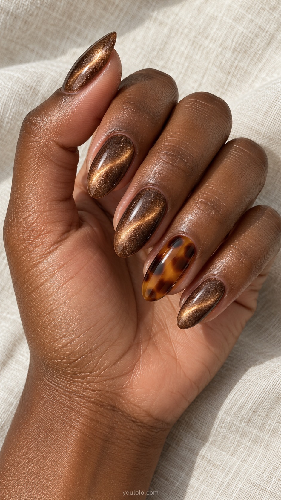 Bronze Cat Eye with Tortoise Shell cat eye nails — Medium almond set: four bronze magnetic cat eye nails, ring nail translucent amber tortoiseshell brown blotches.