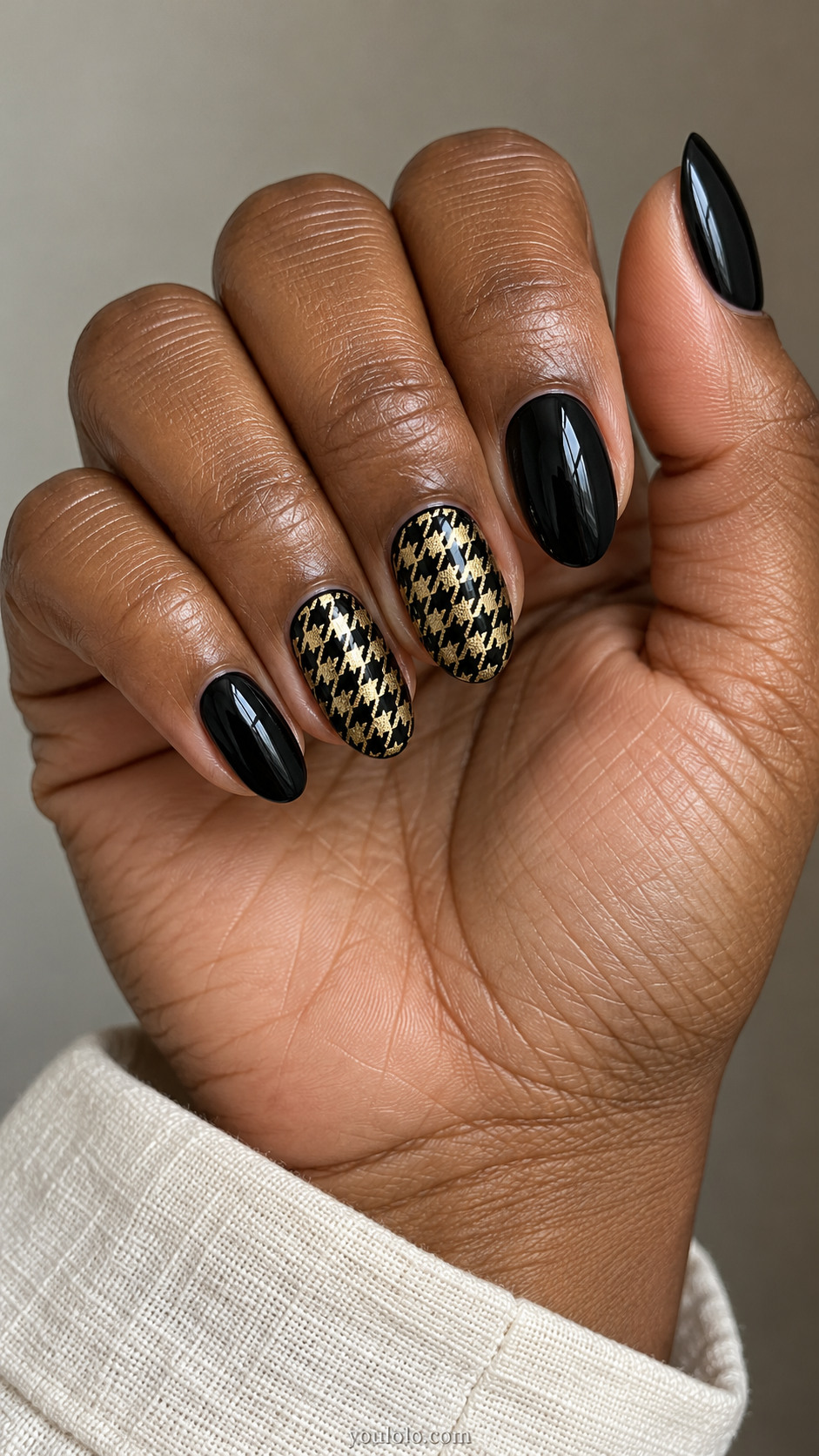 Black oval nails with two fine gold houndstooth-pattern accents