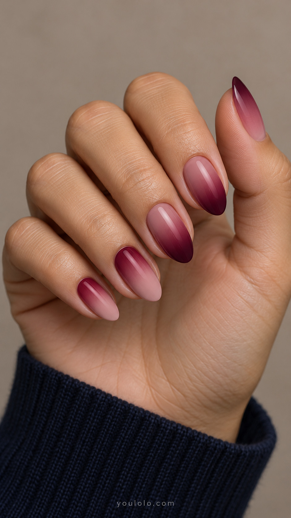 Rose and wine almond gradients alternating their dark ends