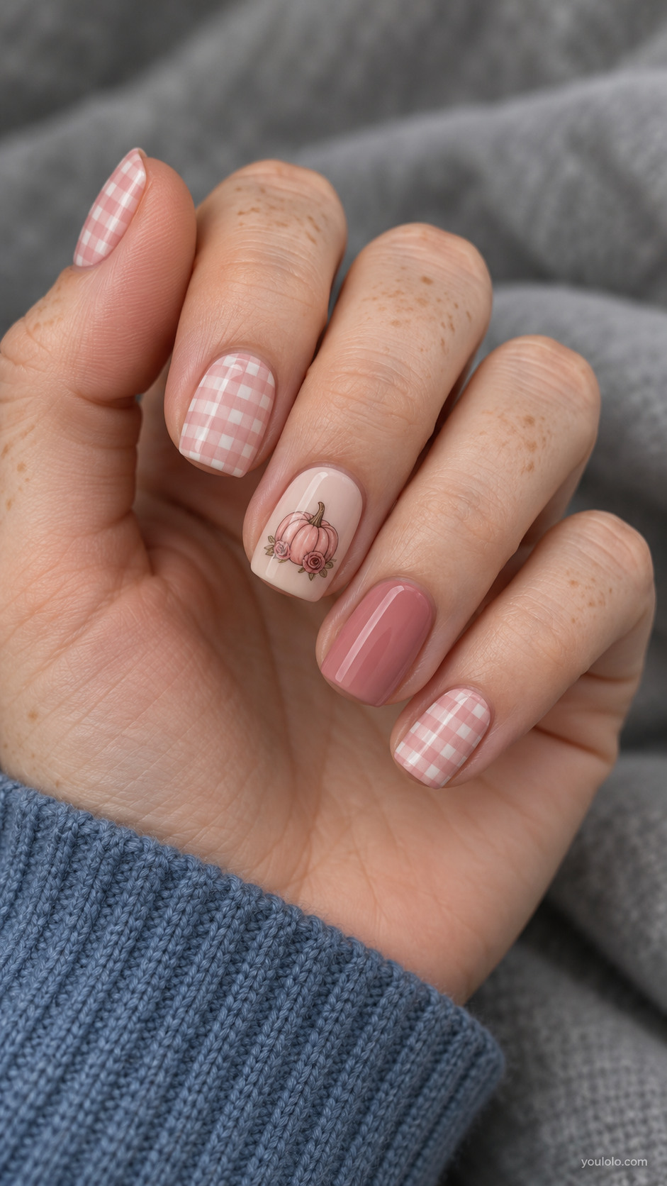 Short pink gingham nails with a rose pumpkin accent