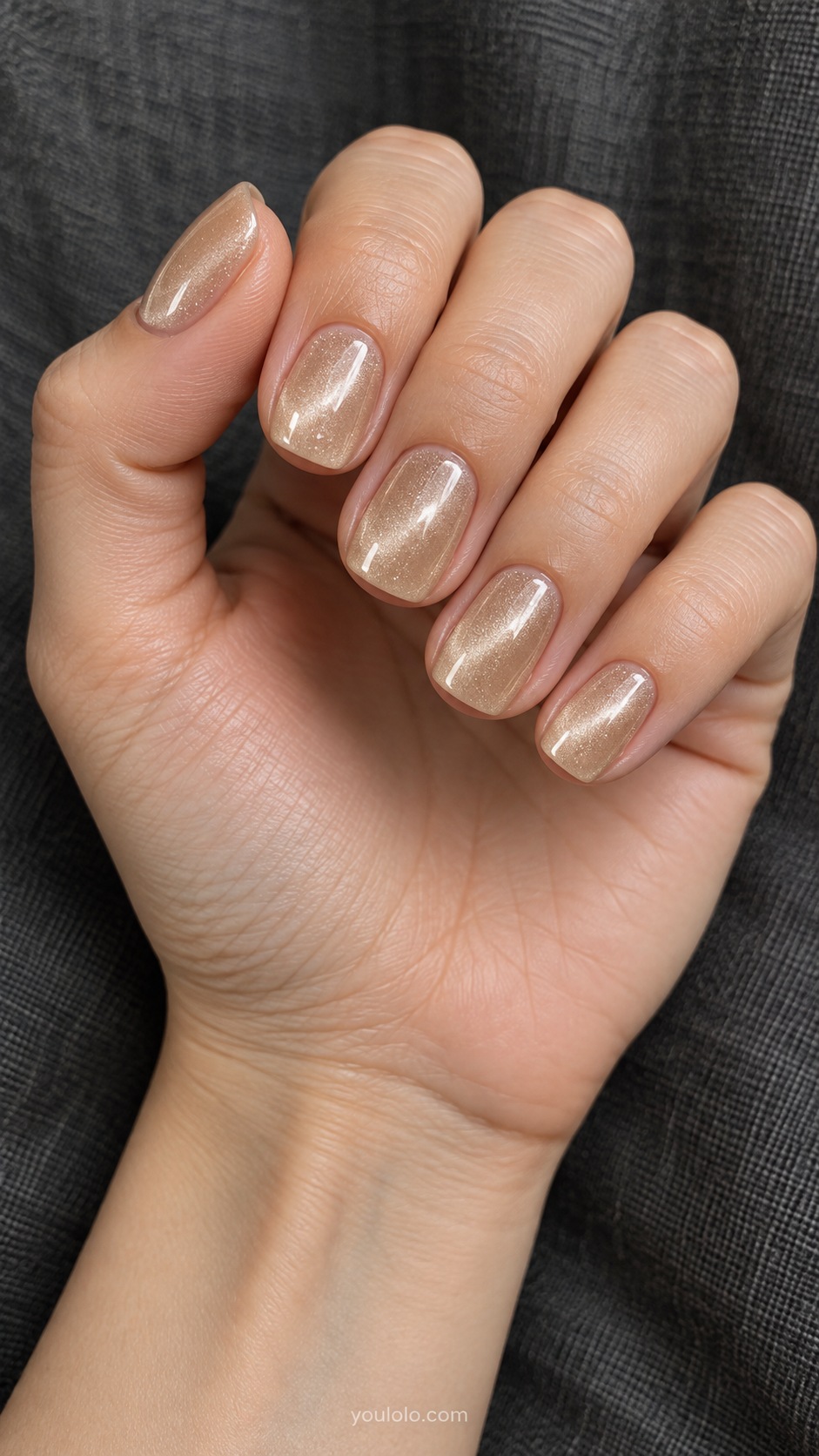 Pearl-Neutral Cat Eye cat eye nails — Short squoval translucent warm ivory beige magnetic nails fine champagne reflective glow.